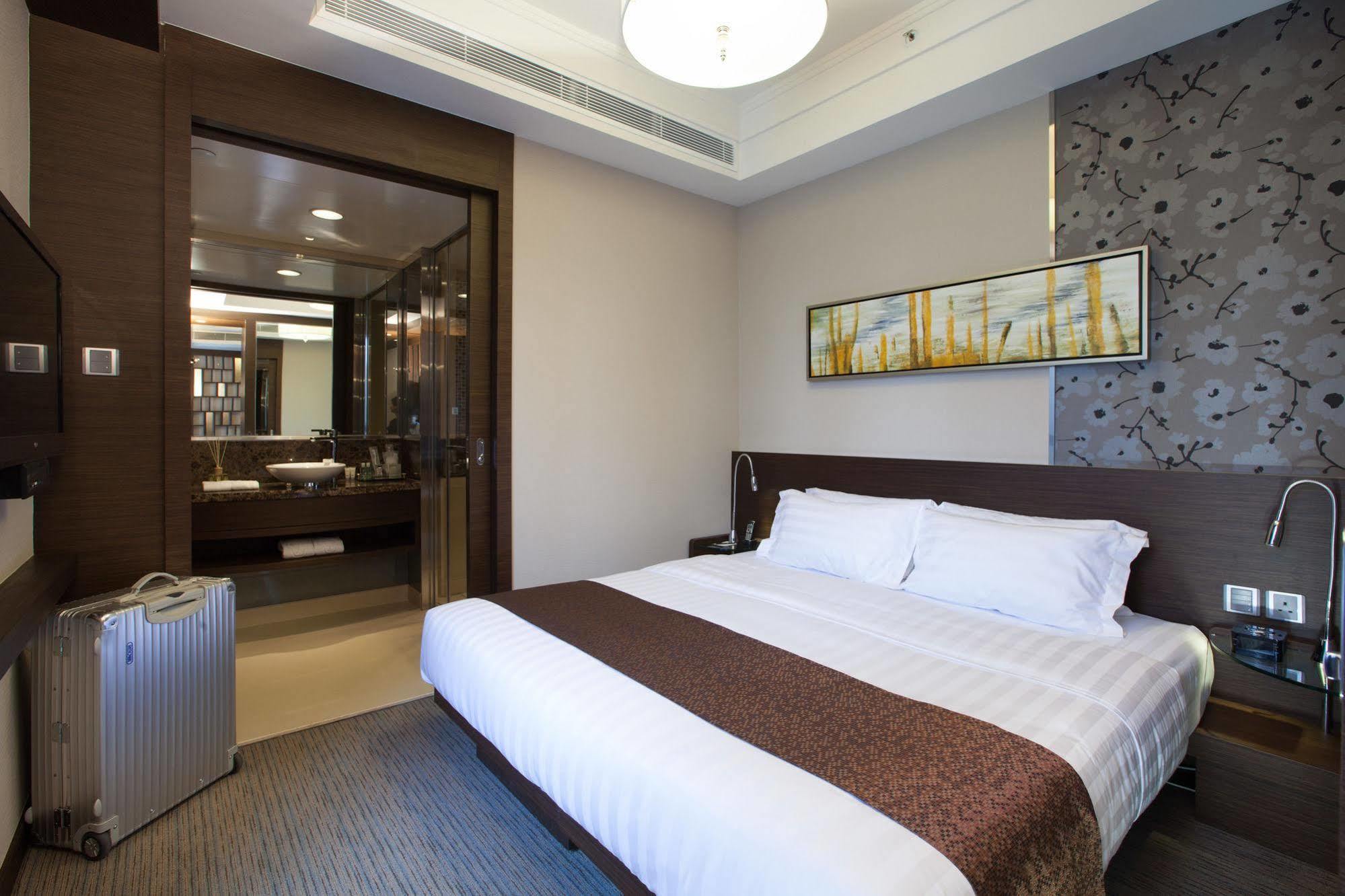 Rosedale Hotel Kowloon Гонконг Экстерьер фото