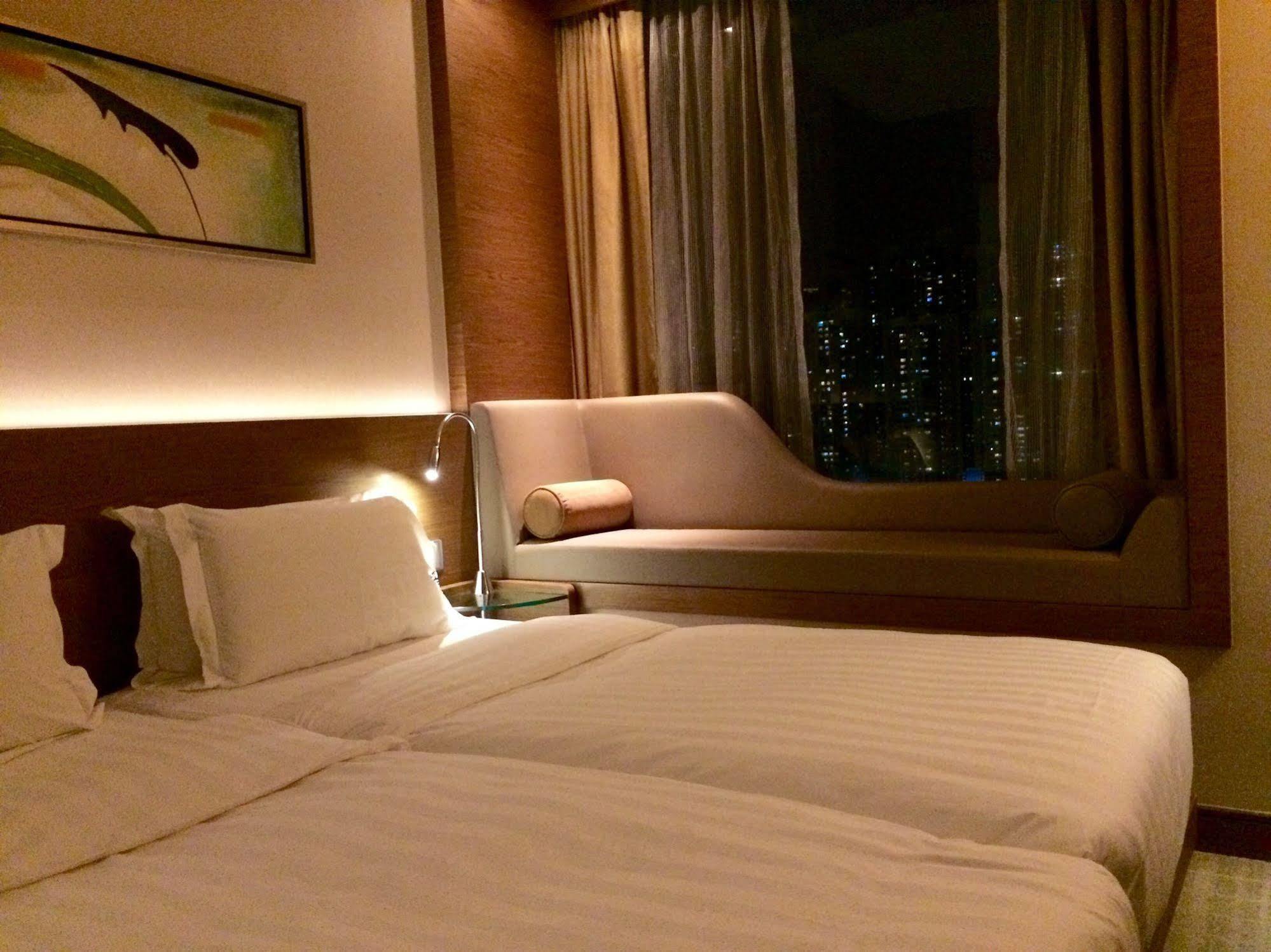 Rosedale Hotel Kowloon Гонконг Экстерьер фото